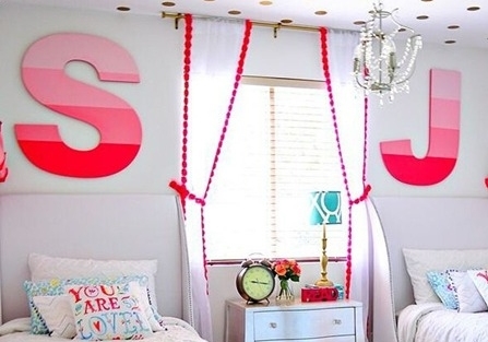 用布藝窗簾來(lái)展示家居空間的美觀 用布藝窗簾來(lái)展示家居空間的美觀